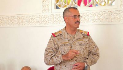رئيس الأركان اليمني يكشف أسباب الجمود في الجبهات ويقول: الأيام القادمة حبلى بالمفاجآت