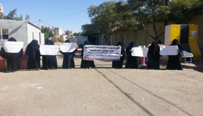 أمهات المختطفين بصنعاء تدين اختطاف أبنائها وتعذيبهم حتى الموت بسجون الحوثي