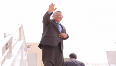 مصدر يكشف منع رئيس الحكومة "بن دغر" من العودة إلى مدينة عدن