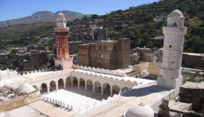 إب: الحوثيون ينظمون دورات طائفية لموظفي جبلة ويعممون خطبا جاهزة على مساجدها