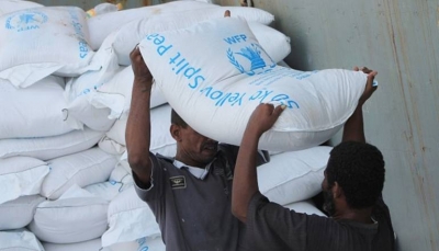 "الغذاء العالمي" يرضخ للضغوط الحوثية ويوقع اتفاقا معهم لتوزيع المساعدات نقداً