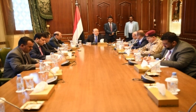 الرئيس هادي يرأس اجتماعاً استثنائيا لقيادة الدولة لمناقشة تداعيات انقلاب عدن