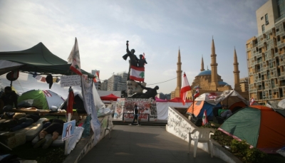 في ظل تهديدهم بالفوضى.. اللبنانيون يواصلون التحدي لليوم العاشر على التوالي