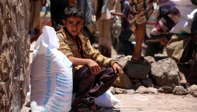 مانحو اليمن.. مساعدات شحيحة تهيّئ للمجاعة والأوبئة