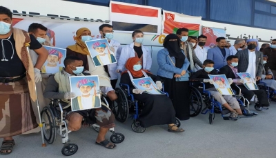 سلطنة عمان تستقبل 50 من جرحى الجيش الوطني لتركيب أطراف صناعية 