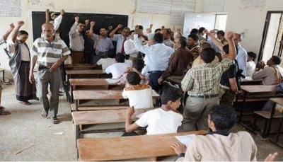 بعد خسائرها في مأرب.. مليشيا الحوثي تستهدف مدارس صنعاء لتجنيد المعلمين والطلاب إجبارياً