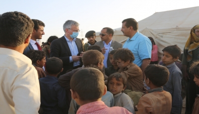 المبعوث السويدي إلى اليمن يزور مخيم السويداء للنازحين غربي مأرب