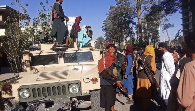 الرئيس اشرف غني يغادر أفغانستان.. طالبان تطلب من مسلحيها دخول العاصمة كابل