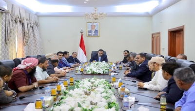 عدن.. الحكومة تبحث مع الغرفة التجارية مقترحات لتحقيق الاستقرار التمويني