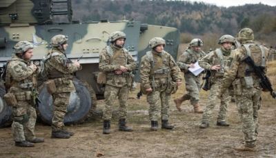 أوكرانيا تدفع بتعزيزات عسكرية ومجموعة السبع تحذر روسيا من "عواقب وخيمة"