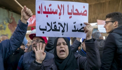 ذكرى الثورة التونسية.. مظاهرات تدعو لإسقاط الانقلاب والرئيس يعتبرها أملا يائسا للعودة للوراء