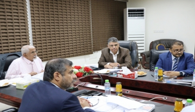 المركزي اليمني يشدد على إطلاق الشبكة الموحدة للحوالات المالية ووقف جميع الشبكات