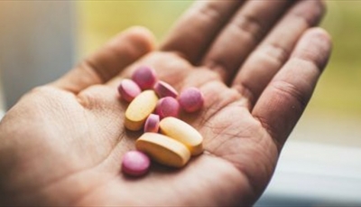 ما هي مخاطر الإفراط في تناول الفيتامينات؟
