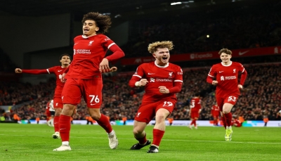 ليفربول يهزم لوتون برباعية ويعزز صدارته بالدوري الإنجليزي